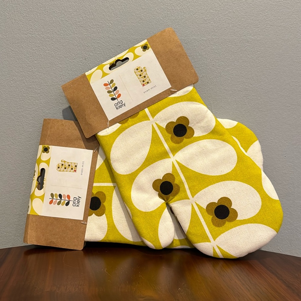 Orla Kiely Oven Mitts Wild Rose Stem Dandelion NWT